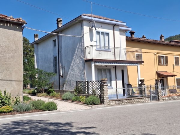casa indipendente in vendita a Novafeltria in zona Perticara