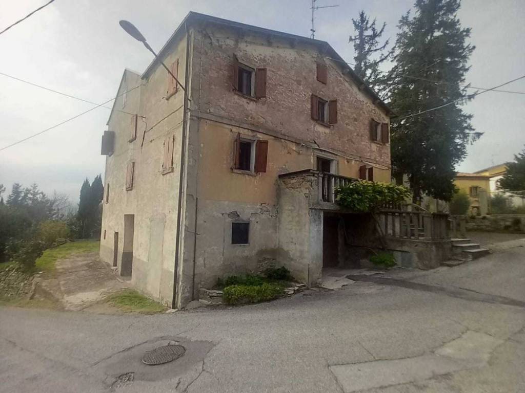 casa indipendente in vendita a Pennabilli in zona Maciano