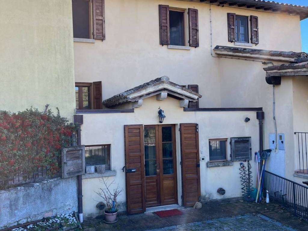 casa indipendente in vendita a Pennabilli in zona Maciano