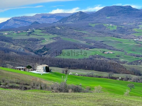 locale di sgombero in vendita a San Leo
