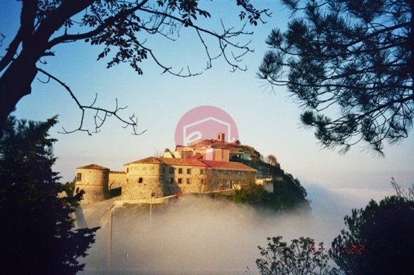 negozio in vendita a Poggio Torriana in zona Torriana