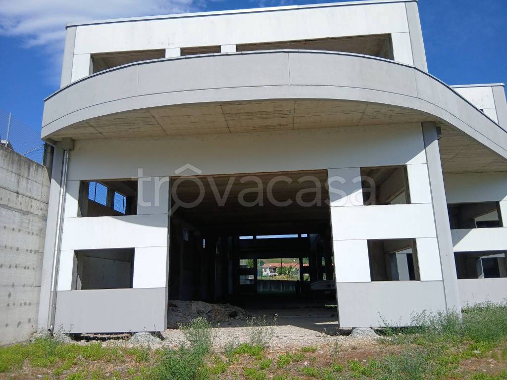 locale commerciale in vendita a Poggio Torriana