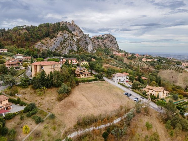 terreno edificabile in vendita a Poggio Torriana in zona Torriana
