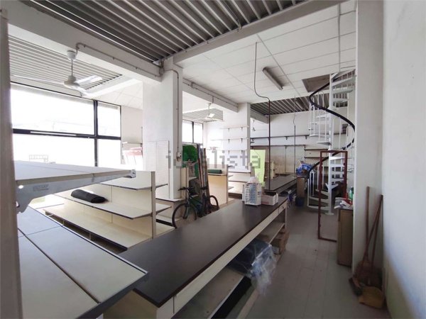 ufficio in vendita a Poggio Torriana in zona Santo Marino