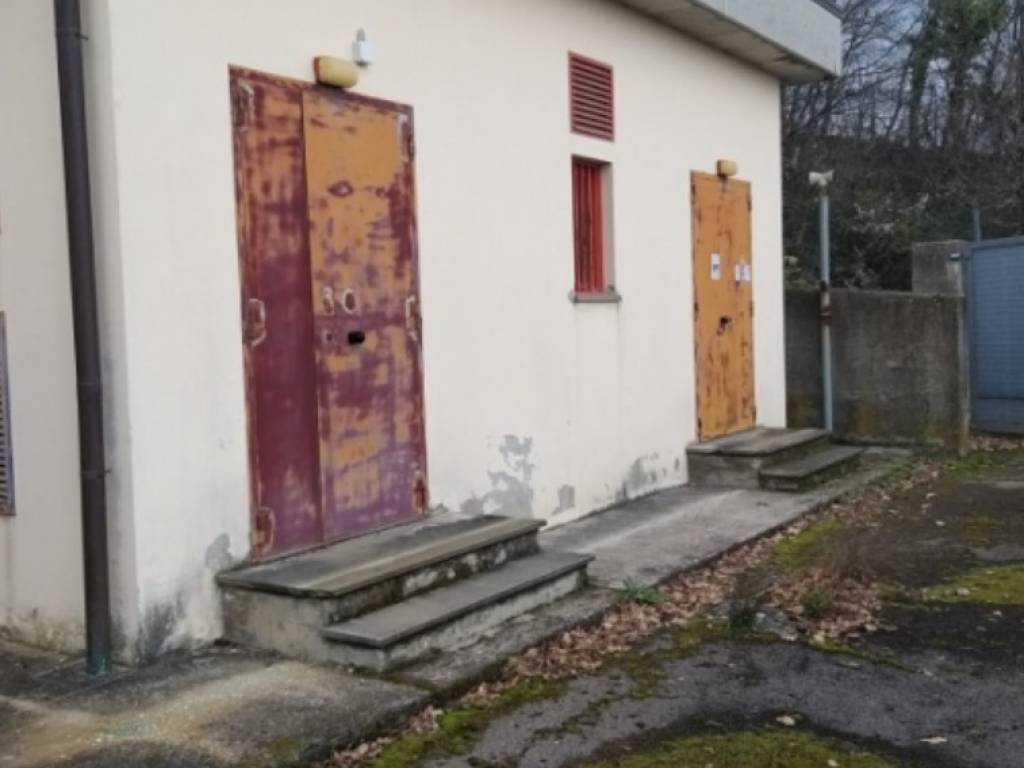 locale commerciale in vendita a Poggio Torriana in zona Colombare