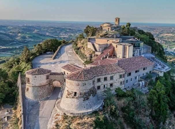negozio in vendita a Poggio Torriana in zona Santo Marino