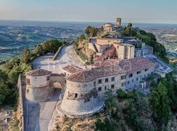 villa in vendita a Poggio Torriana in zona Gessi
