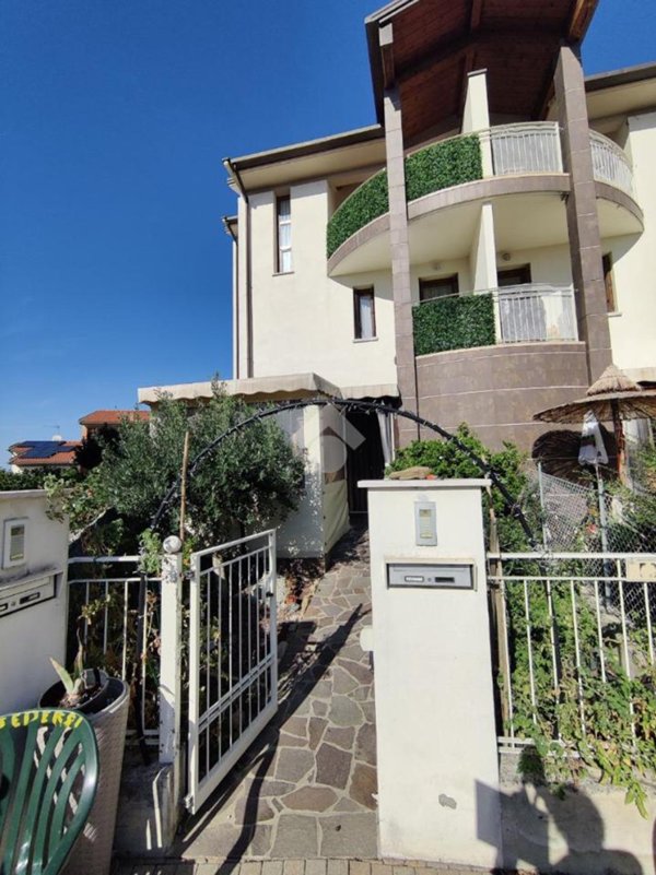 appartamento in vendita a Montescudo-Monte Colombo in zona San Savino