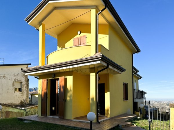 casa indipendente in vendita a Montescudo-Monte Colombo in zona Albereto