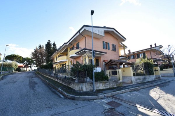 appartamento in vendita a Montescudo-Monte Colombo in zona Montescudo