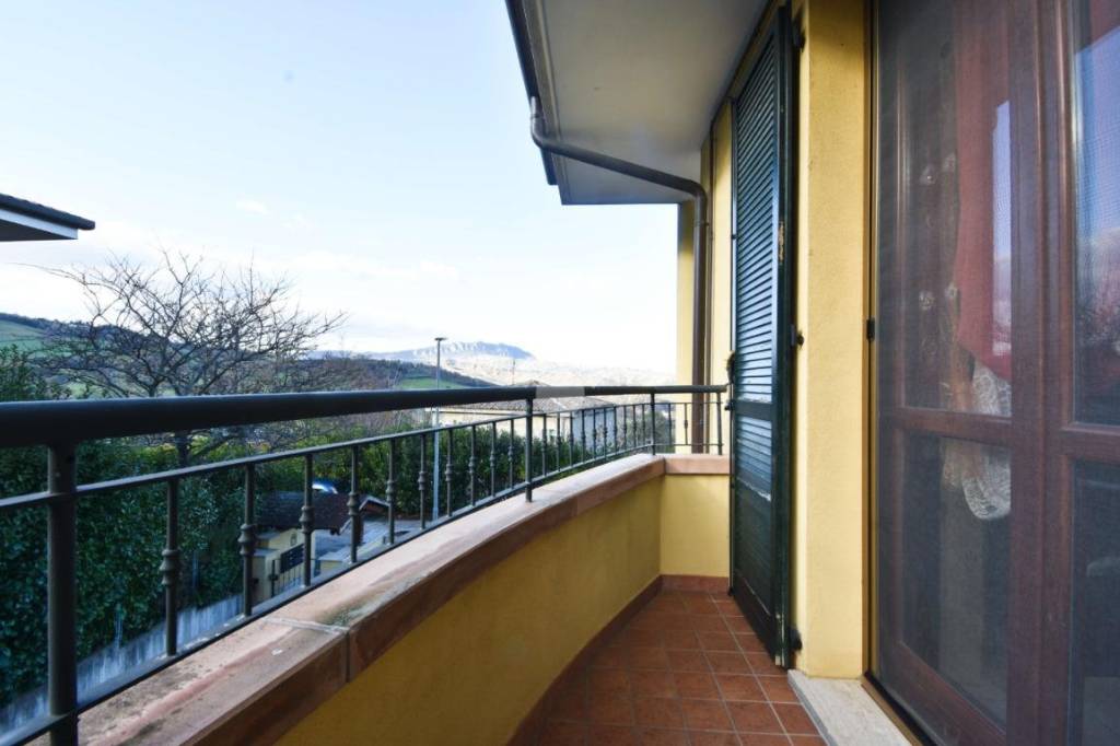 appartamento in vendita a Montescudo-Monte Colombo in zona Montescudo