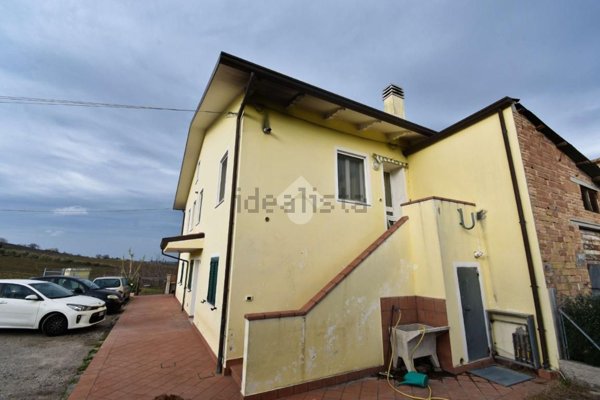 appartamento in vendita a Montescudo-Monte Colombo in zona Montescudo