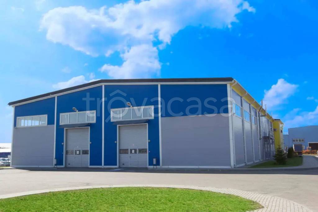 locale commerciale in vendita a Montescudo-Monte Colombo