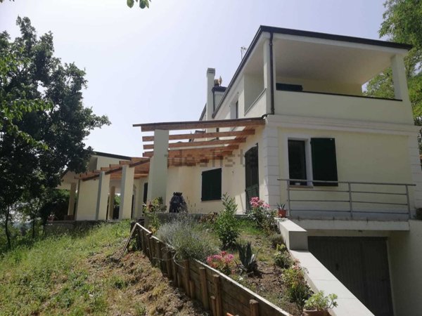 casa indipendente in vendita a Montescudo-Monte Colombo in zona Monte Colombo