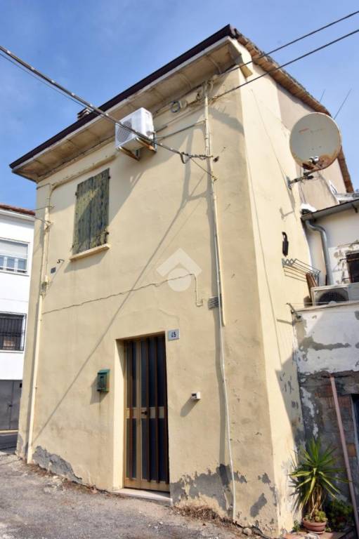 appartamento in vendita a Montescudo-Monte Colombo in zona Croce