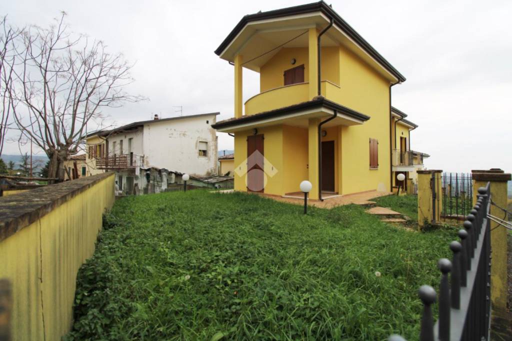 casa indipendente in vendita a Montescudo-Monte Colombo in zona Albereto