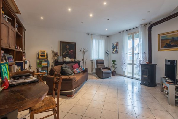 appartamento in vendita a Montescudo-Monte Colombo in zona Montescudo