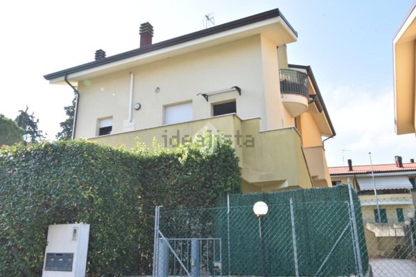 appartamento in vendita a Montescudo-Monte Colombo in zona Montescudo