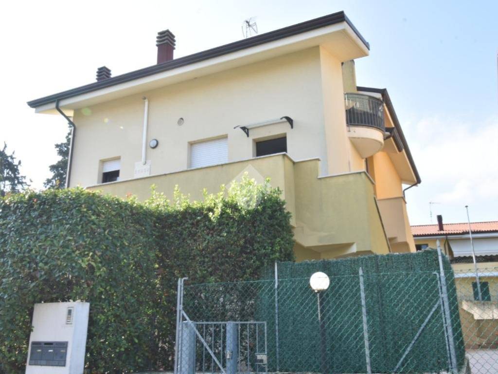 appartamento in vendita a Montescudo-Monte Colombo in zona Montescudo