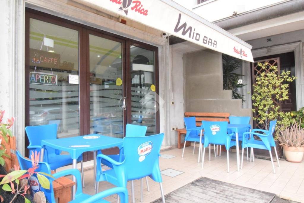 negozio in vendita a Montescudo-Monte Colombo in zona Taverna