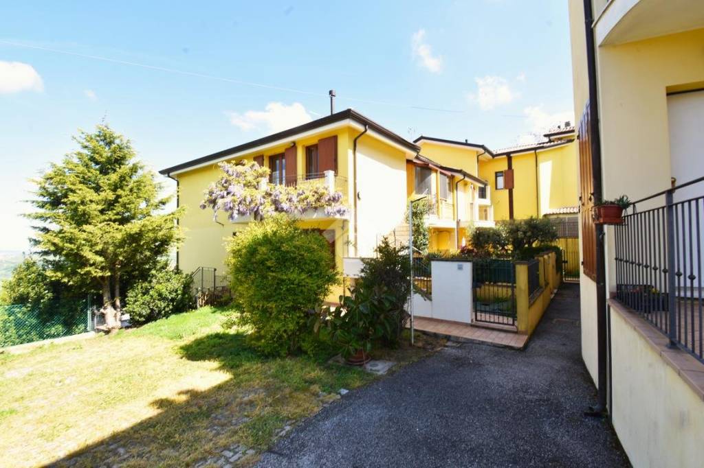 appartamento in vendita a Montescudo-Monte Colombo in zona Montescudo