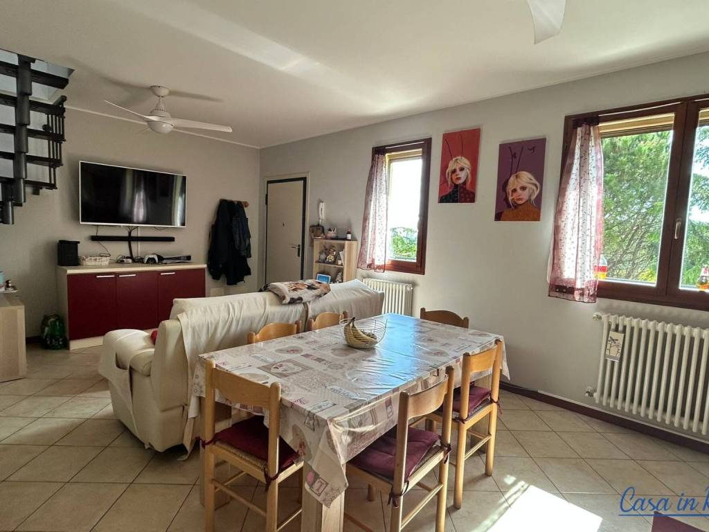 appartamento in vendita a Montescudo-Monte Colombo in zona Montescudo