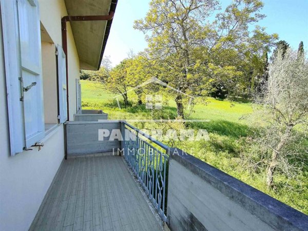 casa indipendente a Montescudo-Monte Colombo in zona Santa Maria del Piano