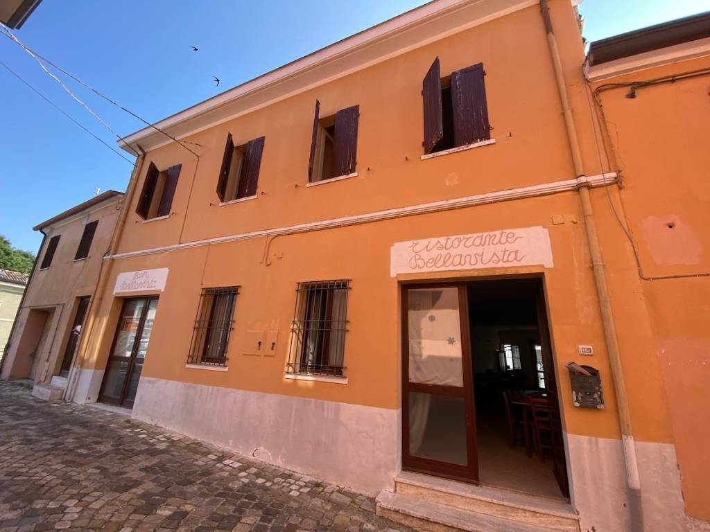 intera palazzina in vendita a Montescudo-Monte Colombo in zona Montescudo