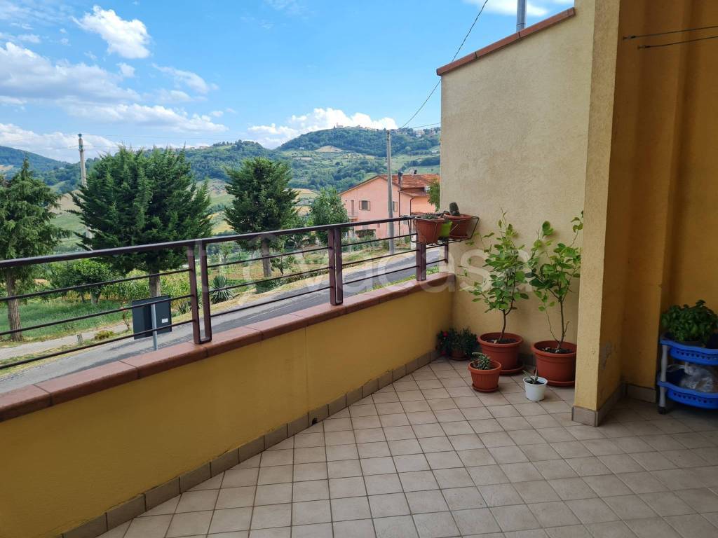 appartamento in vendita a Montescudo-Monte Colombo in zona Monte Colombo