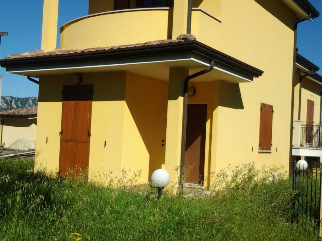 casa indipendente in vendita a Montescudo-Monte Colombo in zona Montescudo