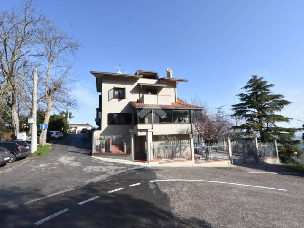 casa indipendente in vendita a Montescudo-Monte Colombo in zona Montescudo