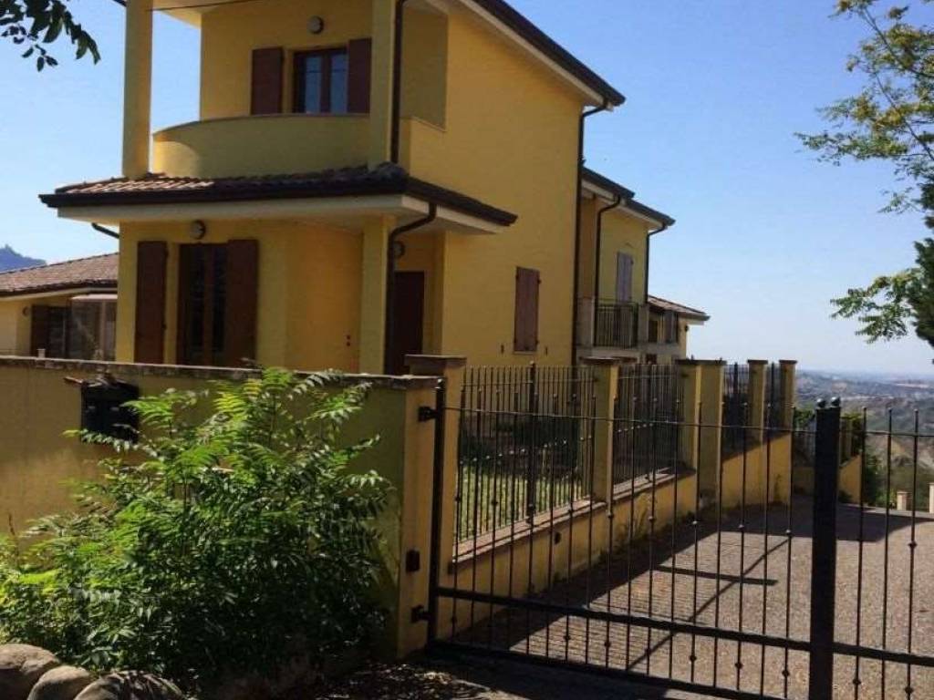casa indipendente in vendita a Montescudo-Monte Colombo in zona Albereto
