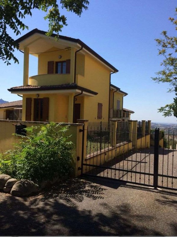casa indipendente in vendita a Montescudo-Monte Colombo in zona Albereto