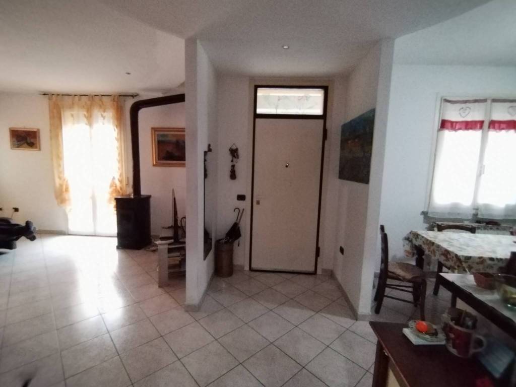 appartamento in vendita a Montescudo-Monte Colombo in zona Montescudo