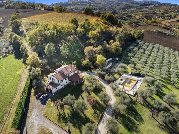 casa indipendente in vendita a Montescudo-Monte Colombo in zona Montescudo