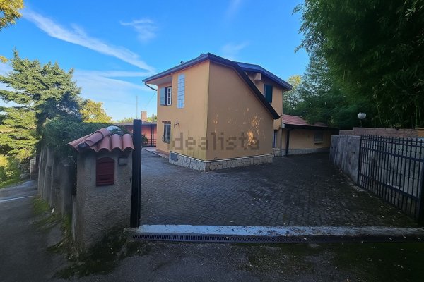 casa indipendente in vendita a Montescudo-Monte Colombo in zona Montescudo
