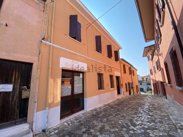 negozio in vendita a Montescudo-Monte Colombo in zona Montescudo