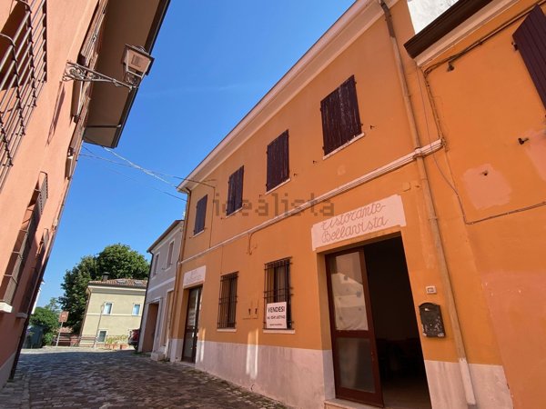 negozio in vendita a Montescudo-Monte Colombo in zona Montescudo