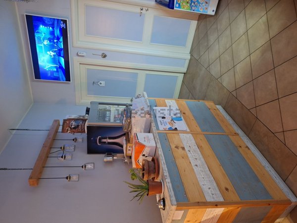 negozio in vendita a Montescudo-Monte Colombo in zona Montescudo