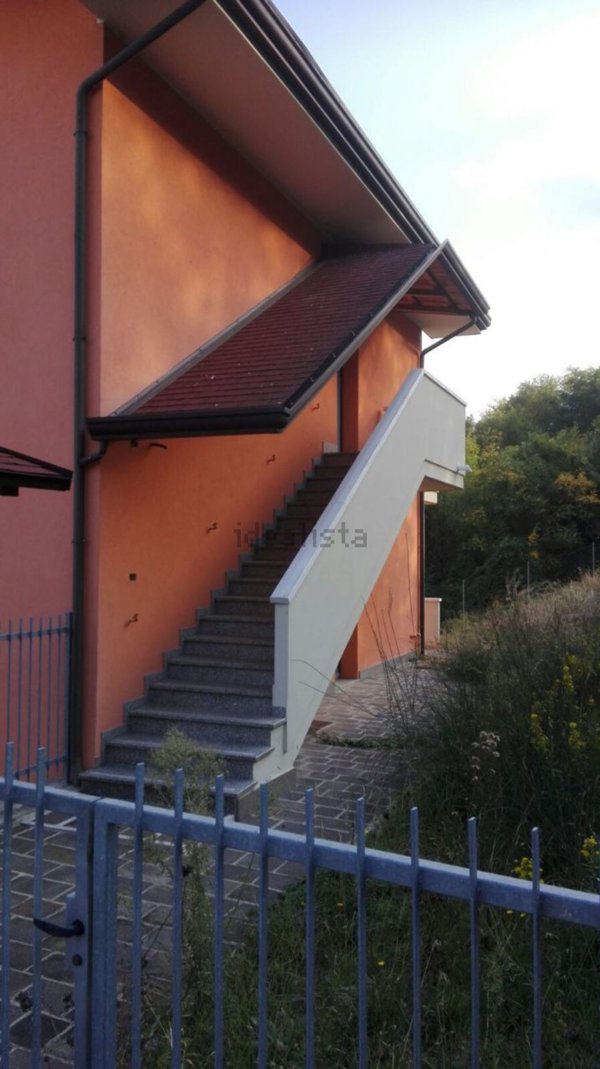 casa indipendente in vendita a Montescudo-Monte Colombo in zona Montescudo