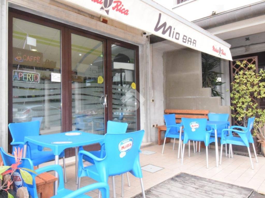 negozio in vendita a Montescudo-Monte Colombo in zona Taverna