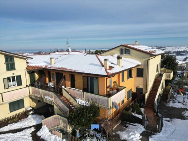 appartamento in vendita a Montescudo-Monte Colombo in zona Trarivi