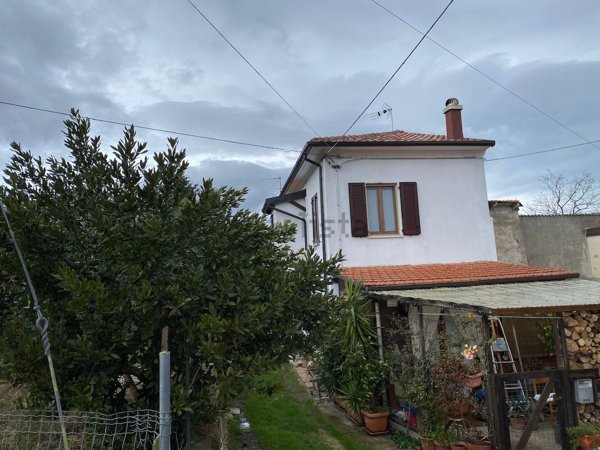 casa indipendente in vendita a Montescudo-Monte Colombo in zona Croce