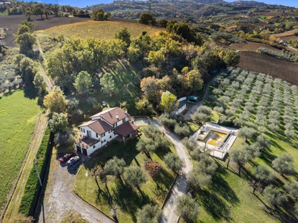 casa indipendente in vendita a Montescudo-Monte Colombo in zona Montescudo