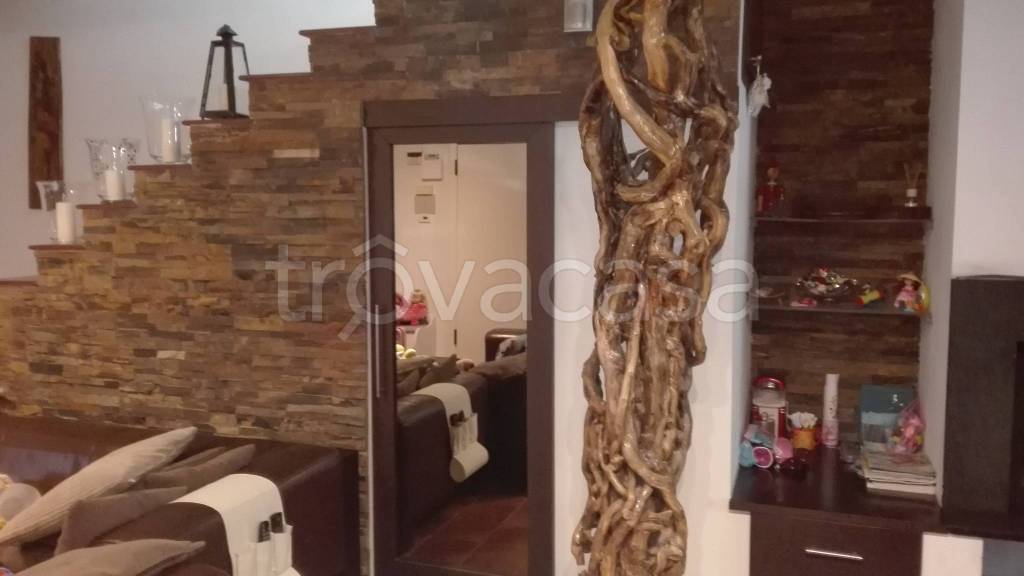 casa indipendente a Montescudo-Monte Colombo in zona Santa Maria del Piano