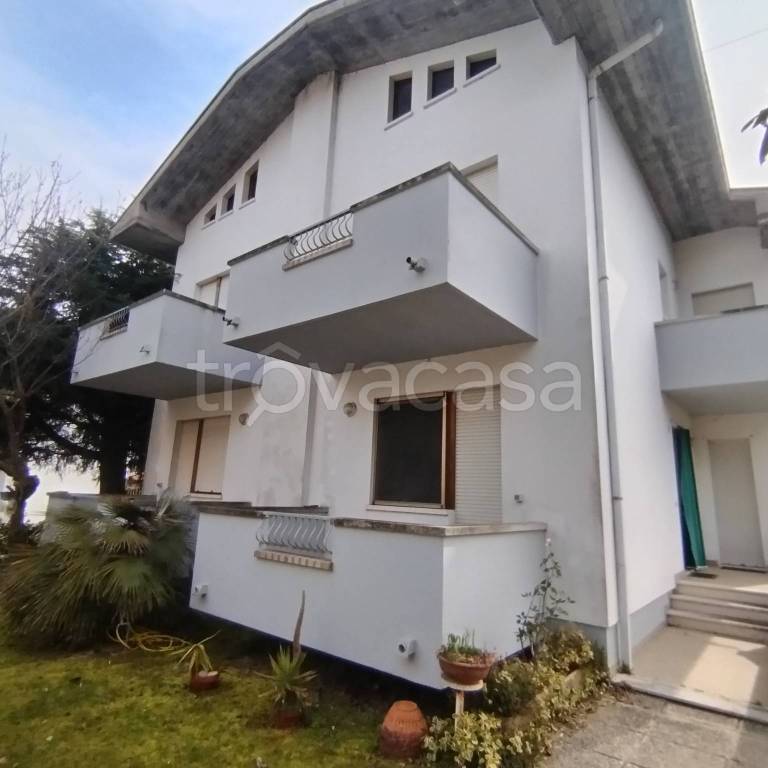 casa indipendente in vendita a Montescudo-Monte Colombo in zona Monte Colombo