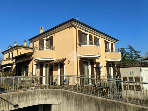 appartamento in vendita a Montescudo-Monte Colombo in zona Santa Maria del Piano