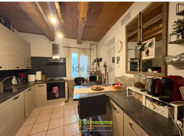 casa indipendente in vendita a Montescudo-Monte Colombo in zona Montescudo