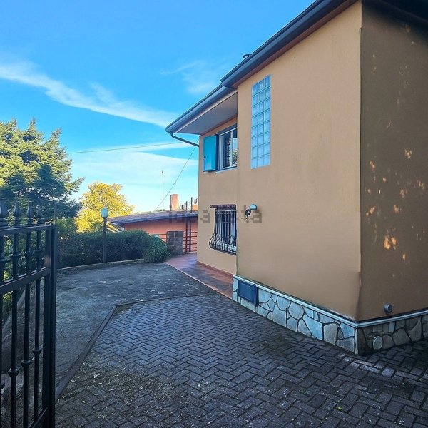 casa indipendente in vendita a Montescudo-Monte Colombo in zona Montescudo