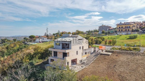 casa indipendente in vendita a Montescudo-Monte Colombo in zona Trarivi